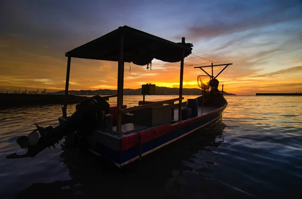 Ranní Scenérie Fotografa Zachycujícího Ranní Barvy Jezera — Stock fotografie