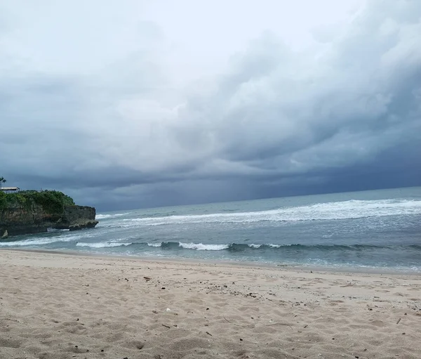 Picture White Sand Beach Dark Cloud Almost Rain Dark Sky — Stock Photo, Image