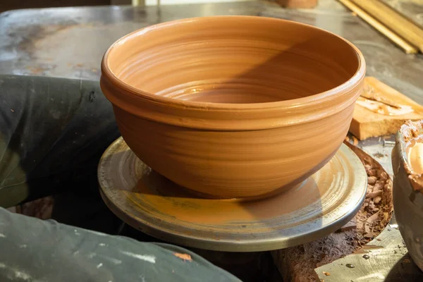 Clay Řemesla Hrnčířství Studio Dřevěný Stůl Tradiční Potter Práce Teplé — Stock fotografie