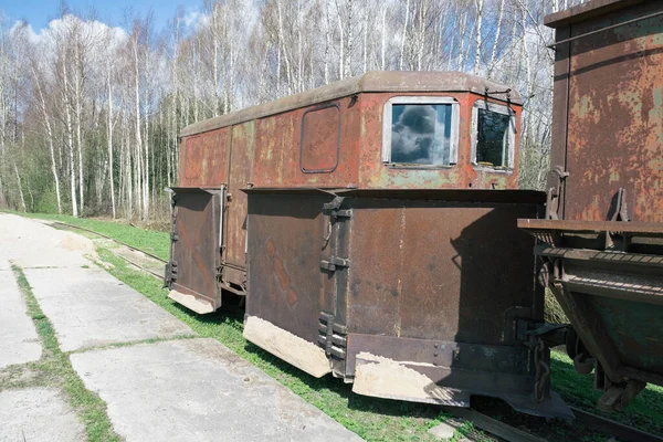 Kömür madenciliği şirketi dar kalibreli demiryolu. Fabrika avlusunun yanındaki tren yolu..