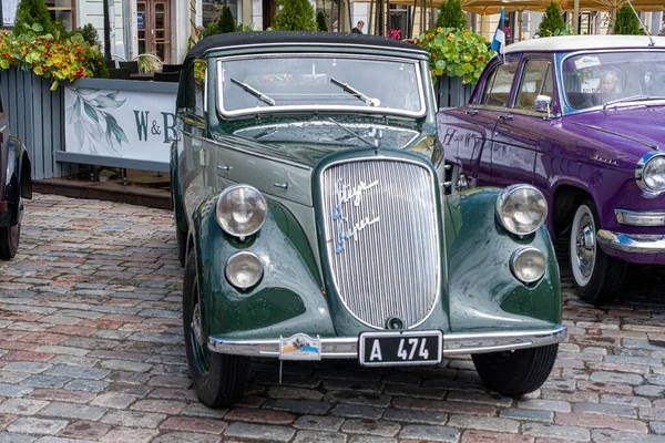 Tartu Estonia Julio 2022 Viejos Coches Retro Centro Del Casco —  Fotos de Stock