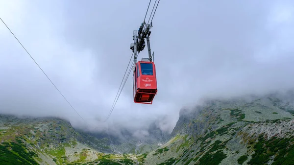 Tatranska Lomnica Slovakia August 2022 Red Cable Car Going Lomnicky — Stock Photo, Image