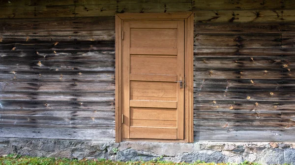 Dřevěné Dveře Starého Dřevěného Venkovského Domu — Stock fotografie
