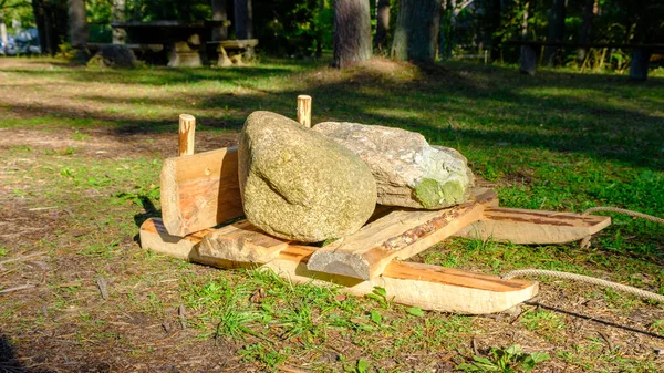 Holzschlitten Mit Steinen Für Das Bewegen Schwerer Dinge Lettische Geschichte — Stockfoto