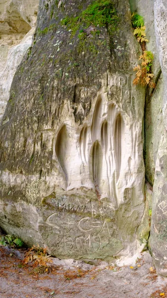 Μεγάλοι Βράχοι Από Ψαμμίτη Του Σιετινιέζη Στις Όχθες Του Ποταμού — Φωτογραφία Αρχείου