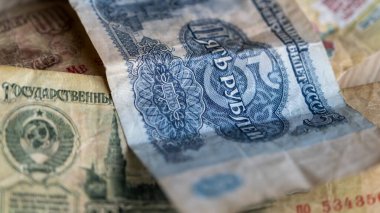 Eski Rus rublesi banknotu. Eski Sovyetler Birliği 'nin eski banknotları. SSCB. Sovyetler Birliği 'nin 5 ruble parası. Seçici odak