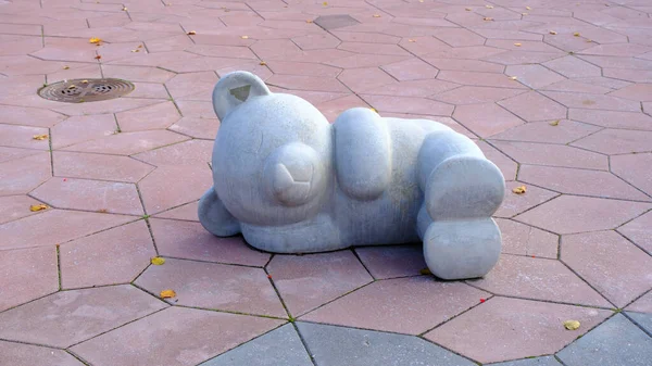 Decoração Concreto Urso Adormecido Pavimento — Fotografia de Stock