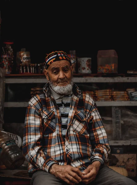 Oude Arabische Man Lacht — Stockfoto