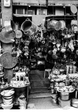 Doğu Çarşısında Utensil Dükkanı