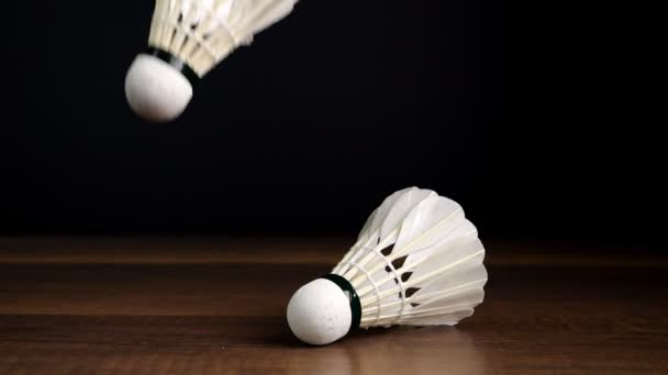 Slow Motion Image Feathers Falling Racket Badminton Balls Black Background — Stockvideo