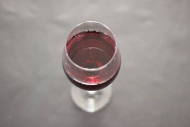 kırmızı şarap cam üst görünüm