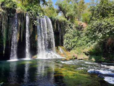 Antalya, Türkiye - 11 Temmuz 2021: Duden Selalesi olarak bilinen Antalya Duden Şelalesi