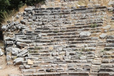 Antalya, Türkiye - Eylül 05 2020: Antalya Phaselis Antik Kenti. Eski tiyatro harabeleri.