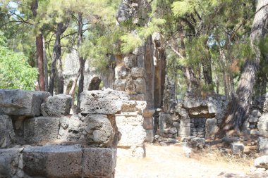 Antalya, Türkiye - Eylül 05 2020: Antalya Phaselis Antik Kenti. Eski harabelerin manzarası.
