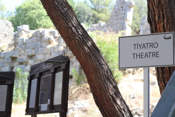 Antalya, Türkiye - Eylül 05 2020: Antalya Phaselis Antik Kenti. Tiyatro için imza.
