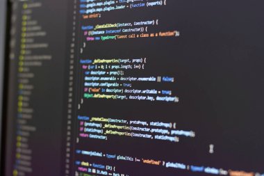 Bilgisayar ekranında Javascript kodu. Kod arkaplanı olarak kullanılabilir