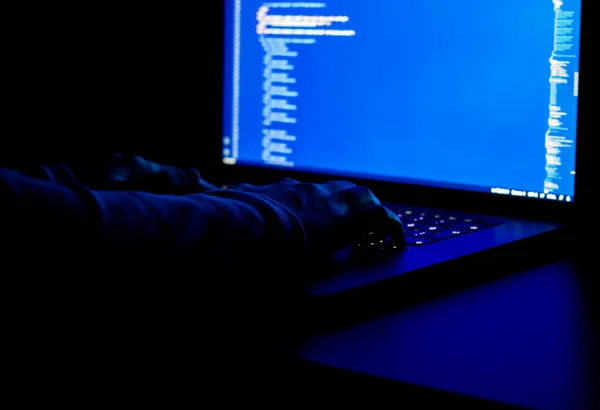 Javascript yazan geliştirici. Serbest yazılım geliştiricisi