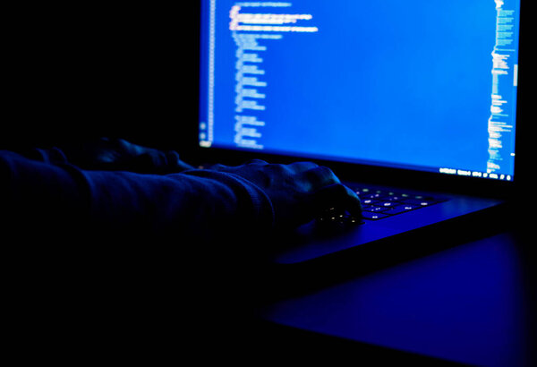 Разработчик пишет яваскрипт. Независимый разработчик программного обеспечения