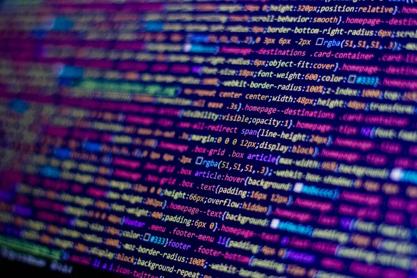 Renkli kod arka planı. Bilgisayar ekranında sıkıştırılmış javascript kodu. Yazılım geliştirici kodlama ekranı