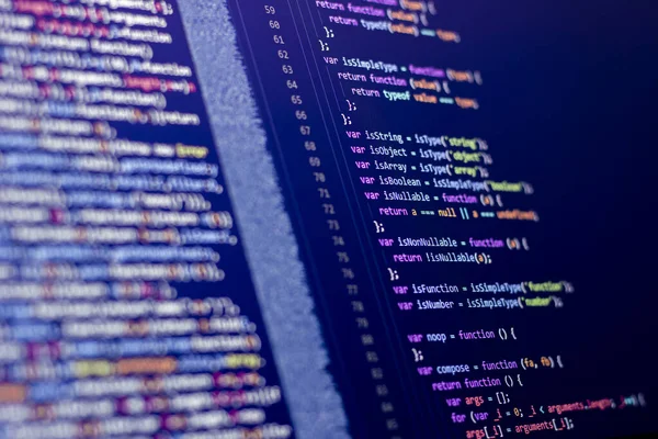 Yazılım geliştiricisi css kodlaması yapıyor. Konsolda css derleniyor. Renk Kodu arkaplan olarak kullanılabilir.