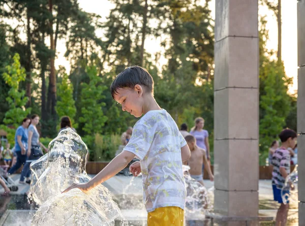Boy Having Fun Water Fountains Child Playing City Fountain Hot — Foto de Stock