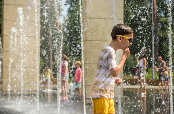 Boy Having Fun Water Fountains Child Playing City Fountain Hot — Stok fotoğraf