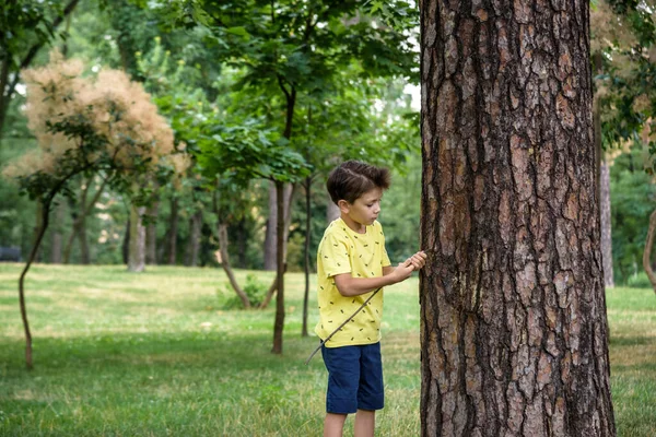 Boy Years Old White Caucasian Looks Attentively Tree While Standing — Foto de Stock