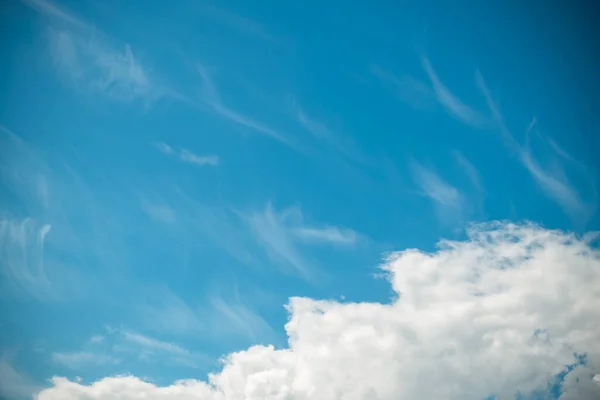Piękne Chmury Niebieskim Tle Nieba Pogoda Natury Chmura Niebieskie Niebo — Zdjęcie stockowe