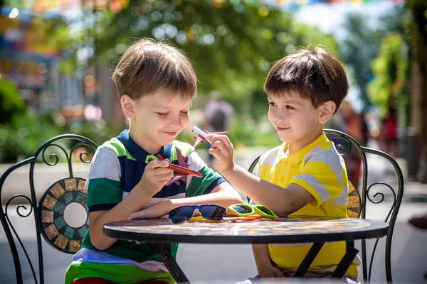 Two Little Kid Boys Waiting Table Healthy Breakfast Hotel Restaurant — Stock Photo, Image