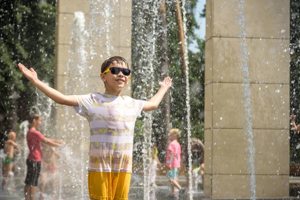 Boy Having Fun Water Fountains Child Playing City Fountain Hot —  Fotos de Stock