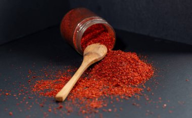 Kavanozda kırmızı biber