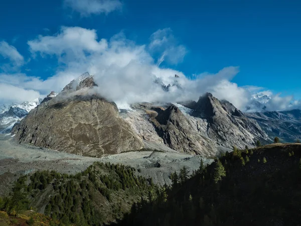 Picos Montanha Mountain View Montanhas Nas Nuvens — Fotografia de Stock