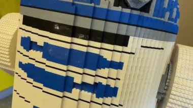 Robot Lego mağazada 11.04.22 Disneyland Paris Fransa