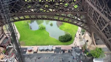 Paris 'te Eyfel Kulesi 14.04.22 Paris Fransa