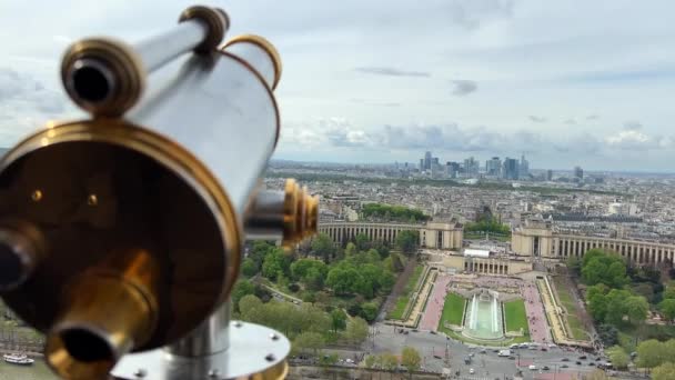 Telescópio na Torre Eiffel vista da cidade de Paris 14.04.22 Paris França — Vídeo de Stock