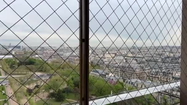 Eiffel Tower in Paris in the afternoon 14.04.22 Paris France — Stock Video