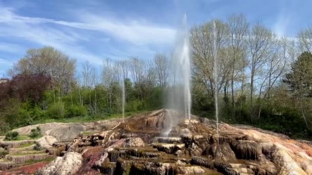 Fountain geyser view from the ship 11.04.22 Disneyland Paris France — Stok Video