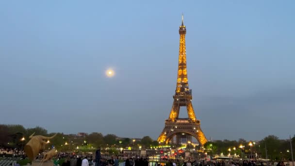 Paris 'te Eyfel Kulesi 14.04.22 Paris Fransa — Stok video