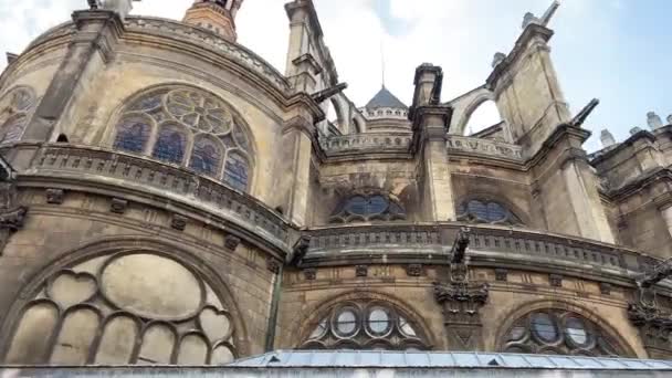 Старое здание Парижской церкви 14.04.22 Париж Франция — стоковое видео