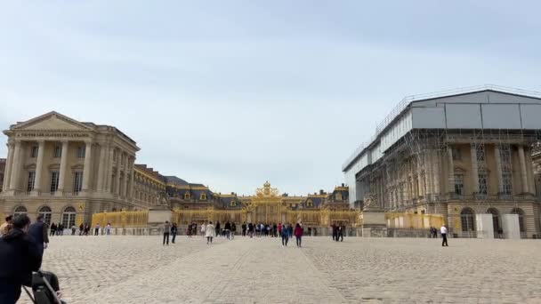 Bronzová socha ve Versailles Palace Gardens. Rhone by: Jean-Baptiste Tuby. — Stock video