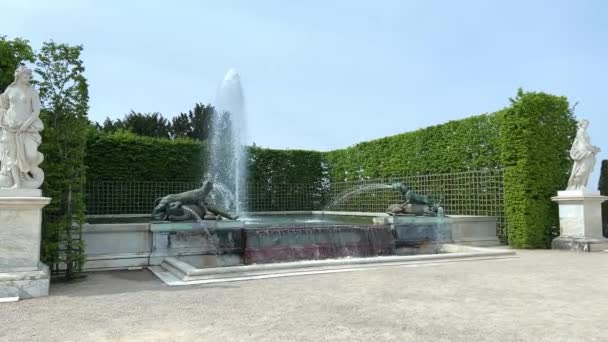 ヴェルサイユに噴水パリフランスは多くの映画が撮影された場所ですアンジェリックと王を含む18.04.22 — ストック動画