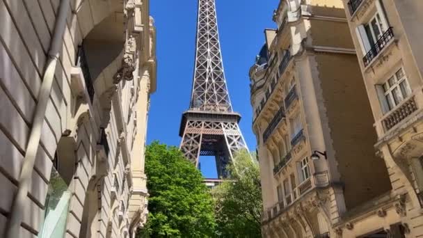 Eiffel Tower, Paříž, Francie, Evropa. Přehled nahoru — Stock video