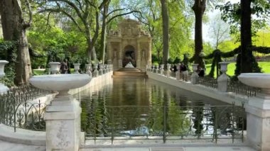 Paris 'teki Lüksemburg Parkı 19.04.22 Paris Fransa