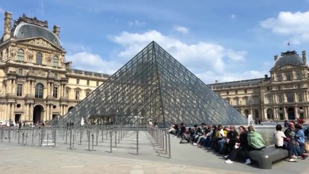 Louvre ορόσημο Paris 19.04.22 Paris Γαλλία — Αρχείο Βίντεο