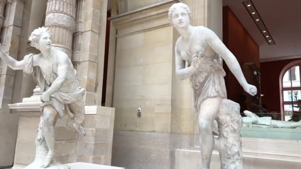 Sculpture, France, Guillaume CUSTOT Lyon, Hippomene, Chateau de Marly, Carpe pool, Marble, going to throw atalanta golden apples, marry a beauty, Entrance to the Louvre, 26.04.22 Louvre Paris France — 비디오