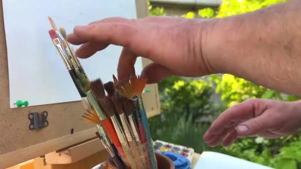 Przygotowanie Malowania Obrazów Artysta Przygotowuje Się Pierwszych Uderzeń Przyrodę Męską — Wideo stockowe