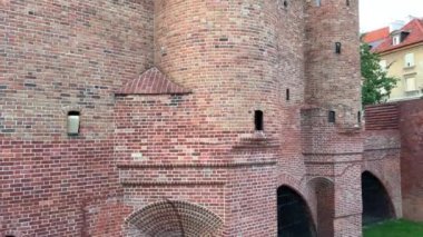 Varşova Polonya 'da kentin dış kale duvarı yenilendi.