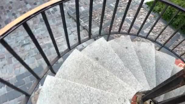 Spiral Staircase Descent Warsaw Poland Central Square Old Town High — Vídeos de Stock