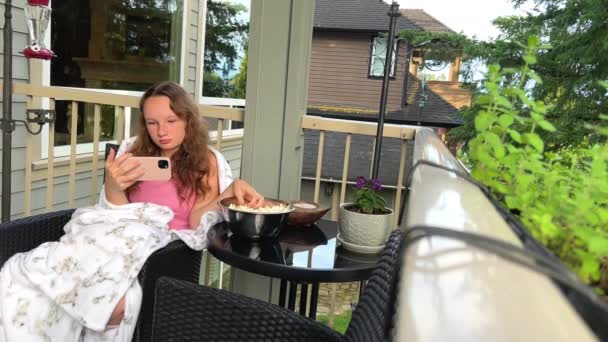 Teenage Girl Sits Lady Balcony Eats Popcorn She Plays Phone — Vídeos de Stock