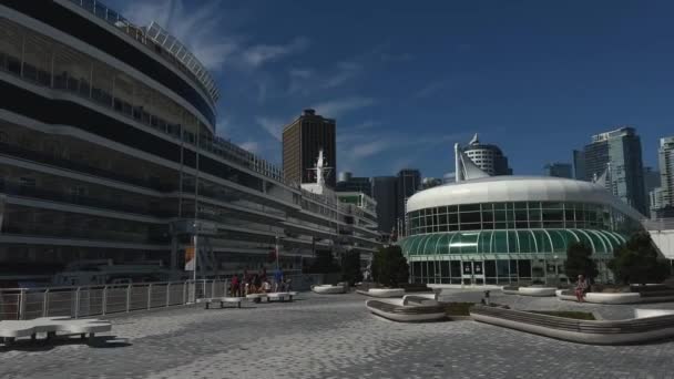 Canada Place Place Vancouver Das Riesige Schiff Queen Elizabeth Der — Stockvideo